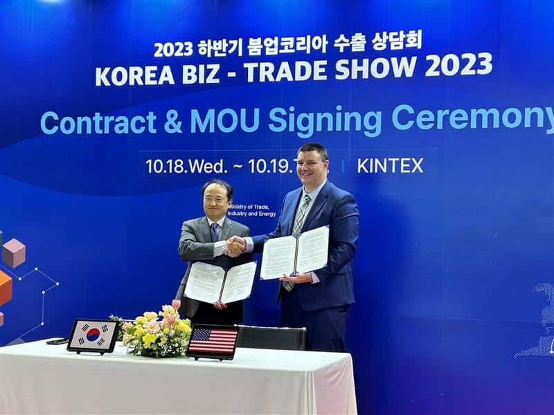 Peter Kim, CEO of THIRA ROBOTICS, and Shawn O’Farrell, Area Lead for Manufacturing Technology for DISHER, form a partnership to deliver better AMR solutions for the US market.